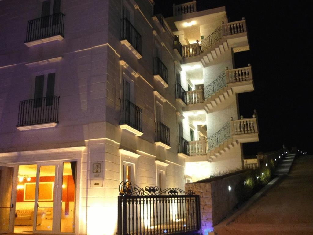 Hotel Madonna Delle Grazie Ceglie Messapica Exteriör bild