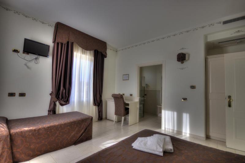 Hotel Madonna Delle Grazie Ceglie Messapica Exteriör bild