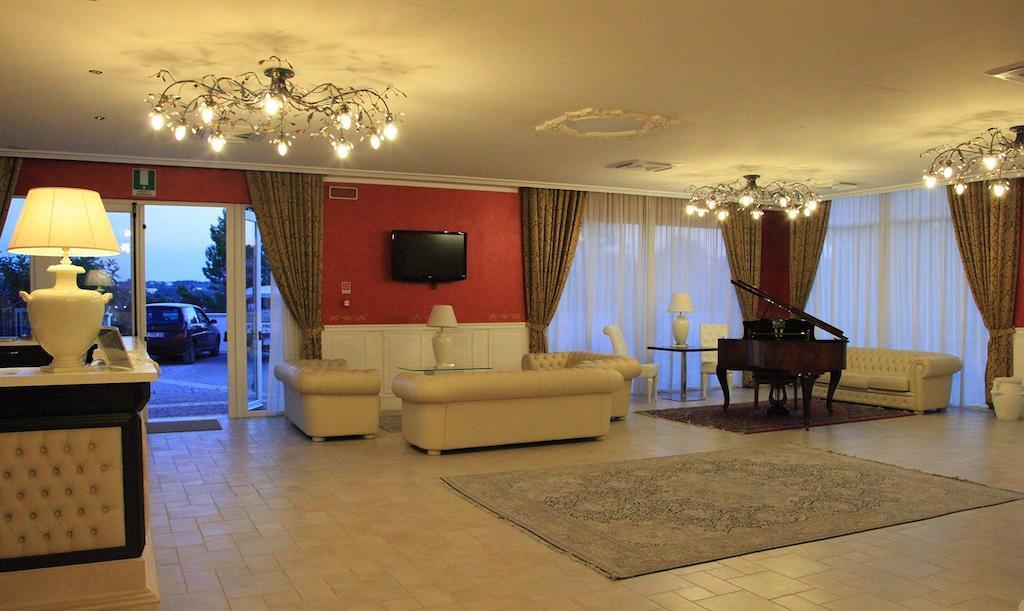 Hotel Madonna Delle Grazie Ceglie Messapica Exteriör bild
